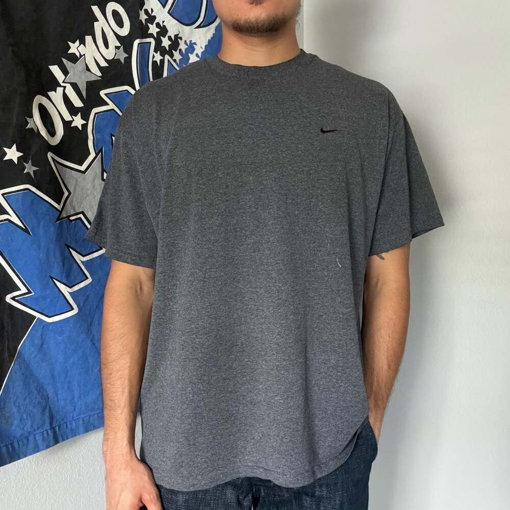 Nike Mini Swoosh‎ Embroidered T-Shirt Gray Heather XL Essential Crewneck Tee